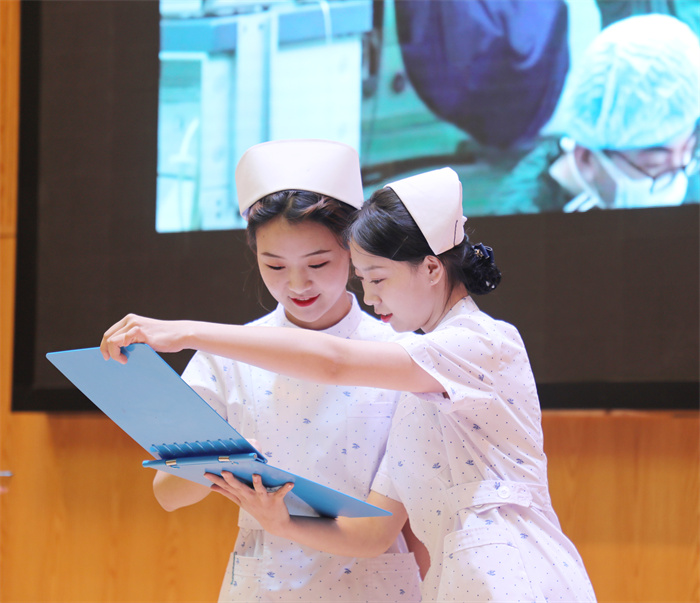 运城职业技术大学护士节活动1.jpg