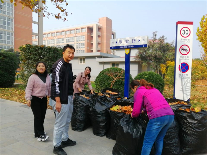 清理枯叶5.jpg 清理枯叶5.jpg