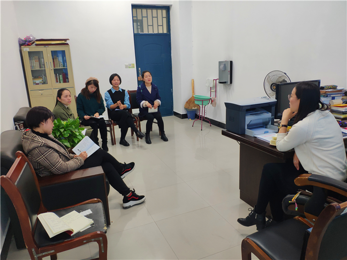 图片-基础部、思政部召开新教师座谈会.jpg 图片-基础部、思政部召开新教师座谈会.jpg